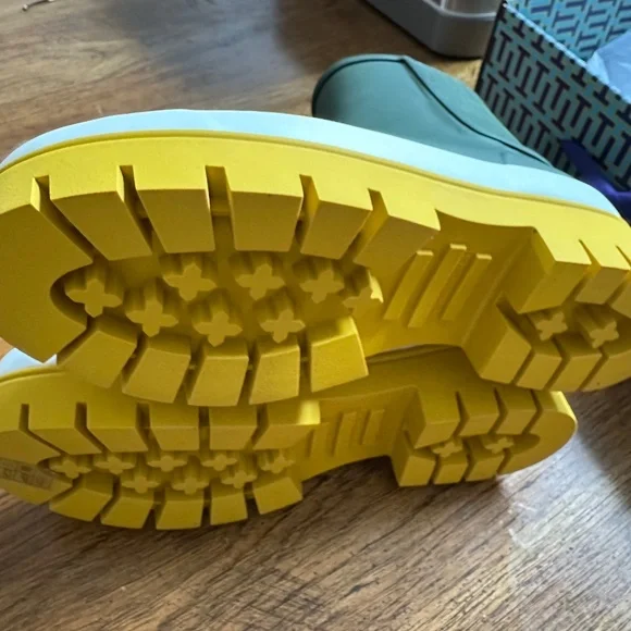 Tory Burch Rubber Hurricane Booties Boots, Leccio Green, 8, NEW - Picture 5 of 7